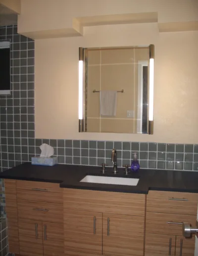 A bathroom with a sink and a mirror.